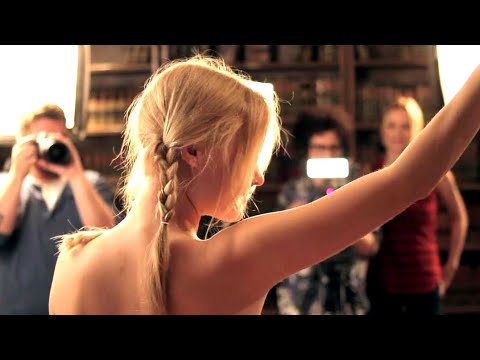 Сбежала из бедной семьи, чтобы зарабатывать хорошие деньги перед камерой