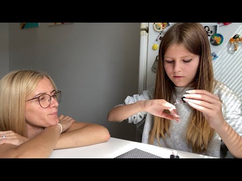 VLOG: While Mom was running, Kira got her nails done.