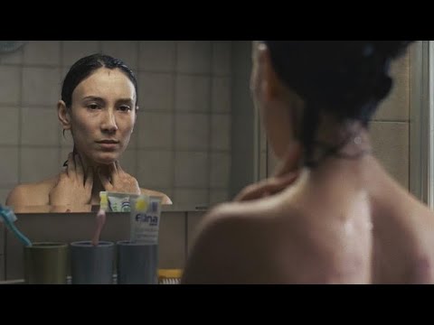 只因不满丈夫暴力行为，女子中年果断离婚逃回娘家，不料却迎接了全家人的枪口怒骂！【光影】