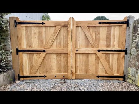English Oak vehicle gates