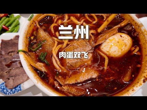 A man eats thin noodles, the tenderness unique to the men of Lanzhou!
