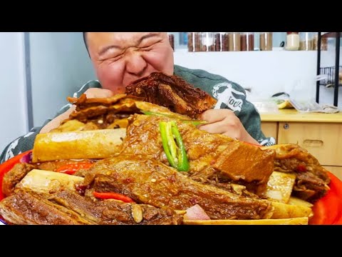A Qiang made 20 pounds of ”braised beef ribs”, and his mouth was full of juice!
