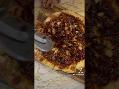 Do chicken, bacon, and barbecue sauce go on pizza? #pizza #bakingsteel #food #pizzamaker #baking