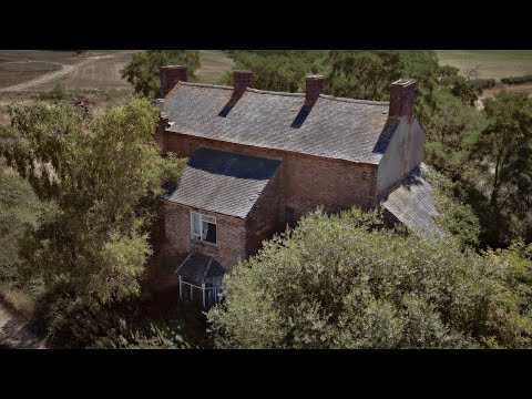 HAUNTED ABANDONED HOUSE LEFT FROZEN IN TIME WHEN SHE DIED INSIDE THE HOUSE AND LEFT EVERYTHING
