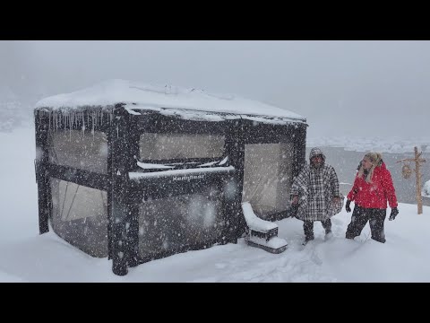 İKİ KATLI ŞİŞME ÇADIRDA FIRTINADA KAMP