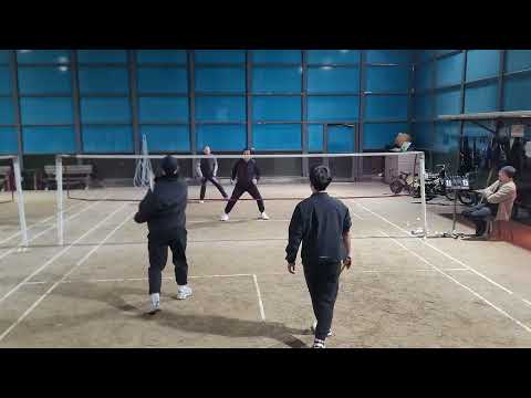 올드(2?)와 영(5?)의 남자 복식 배드민턴 게임