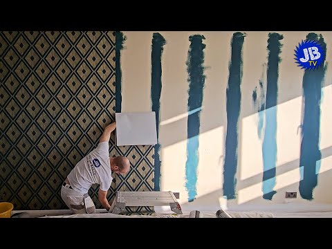How to Hang Patterned Wallpaper - Beginners Guide to Wallpapering