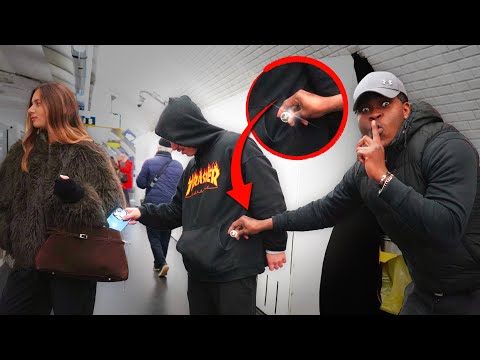 Track down pickpockets with an AirTag📍