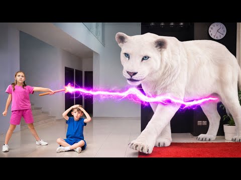 🦁🐯 Wild Animals in My House! 5 Kids Play with Toys That Come Alive 😲🎉