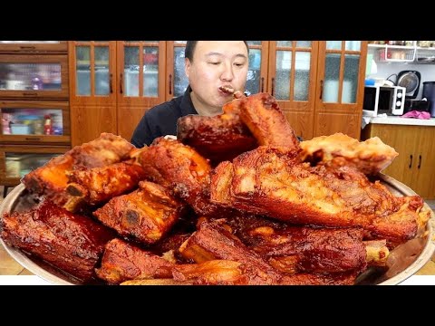 The braised pork ribs that A-Qiang made were so tender and fall-off-the-bone delicious!