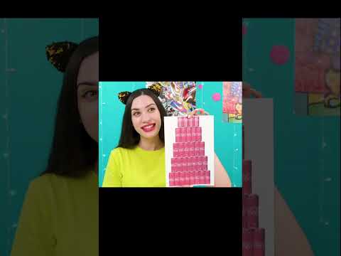 Die Zeit ist um und es ist Zeit für die Mädchen, ihre Arbeit zu zeigen.