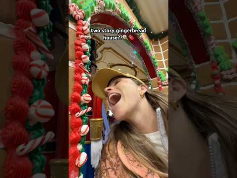 WORLDS BIGGEST GINGERBREAD HOUSE🍭🍫