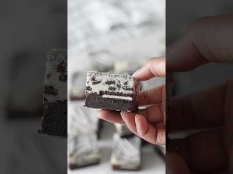 Oreo Fudge Brownies: The ULTIMATE brownie! Find the recipe on queensleeappetit.com