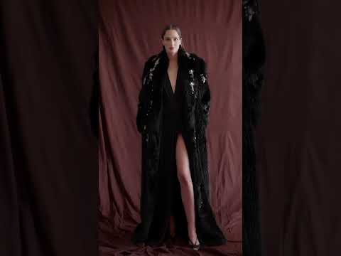 Experience the ZUHAIR MURAD Fall-Winter 2025/26 show.