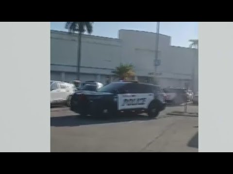 Man stabs woman, kills himself at Miami International Mall, police say