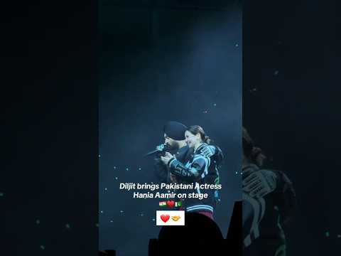 Hania Aamir🇵🇰 x Diljit 🇮🇳 ek saath stage par🤝❤ #haniaamir #diljitdosanjh #haniaaamir #diljit