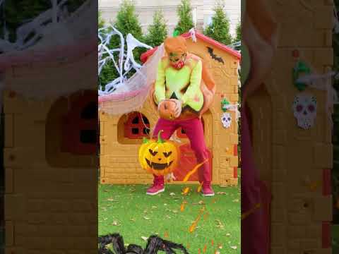 हैलोवीन का जादू: बड़े मकड़ों से बचो! #shorts