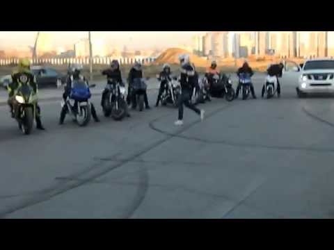 байкер делает предложение