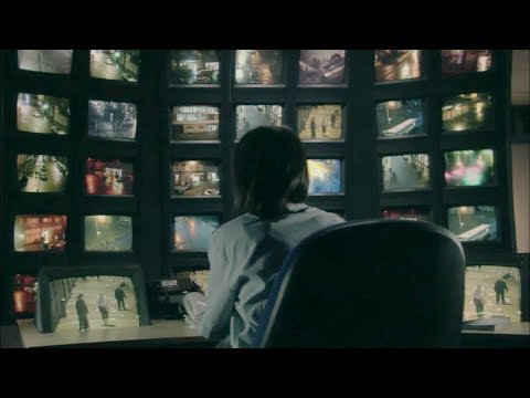 통제실에서 CCTV를 보던 여경은 딸과 남편을 죽인 살인마를 보게 되는데.. (영화리뷰 결말포함)