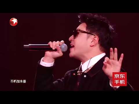 爷青回！潘玮柏、吴宣仪合唱《快乐崇拜》燃炸舞台！压轴独唱《不得不爱》《Coming Home》，引发全场大合唱，舞台感染力获评"45岁仍保持巅峰状态"！#京东双11惊喜之夜 #潘玮柏 #吴宣仪
