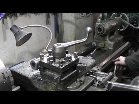 Универсальный токарный патрон в заднюю бабку и резцедержатель.