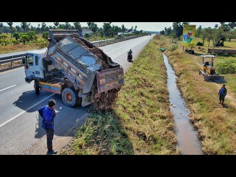 Drop soil bury the canal to make road for cars to enter, drop soil to clear weeds in the rice fields