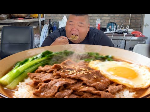 猴哥直接闷头狂吃！肥牛多到看不见饭！一勺到胃超满足！【胖猴仔】
