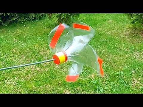 Флюгер ветряк из пластиковой бутылки для отпугивания кротов и птиц самоделка своими руками