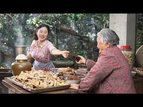 Duck Feast | Claws simmered in master stock, the first bite releases a "soulful" burst of juices.
