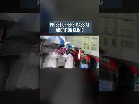 Priest Offers Traditional Latin Mass Outside of Planned Parenthood. Pray for an End to Abortion!