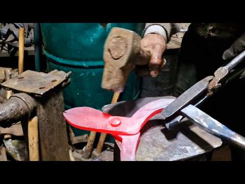 From Car Spring to Masterpiece: The Lost Art of Creating Hand-Forged Tools ✔