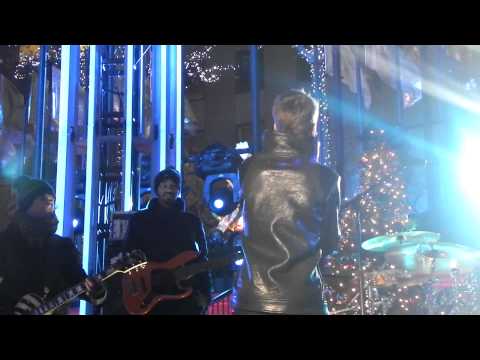 Justin Bieber How To Love NYC tree lighting