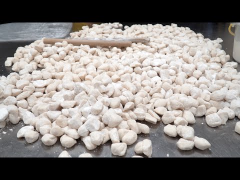 凌晨四點開賣，驚人的小籠包製作手速！