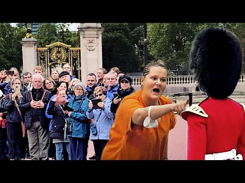 Karen Tried To Mess With A Royal Guard...