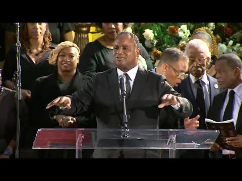 Congressman Jonathan Jackson honors father: ‘Rise, Jesse, rise'