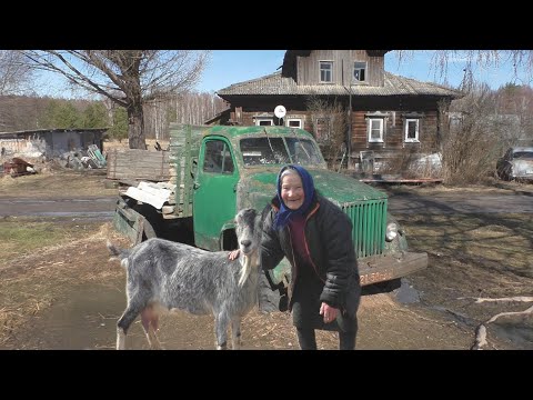 Заброшенная техника. Деревня загадка. Жилая деревня в глубинке. Будни в деревне. Старейшая житель