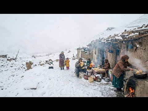 Surviving Extreme Snowfall in Afghanistan’s Coldest Village | Cooking Chicken and Daily Routine.
