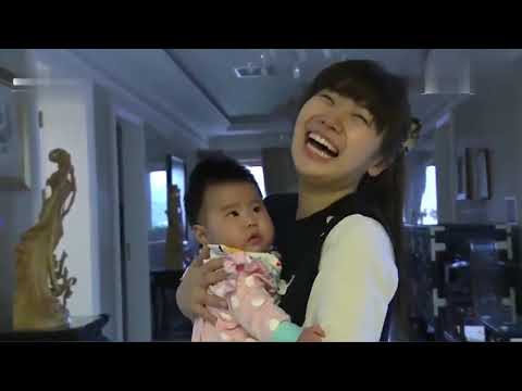 福原愛好可愛!抱著王楠的女兒展現母愛,笑得很燦爛