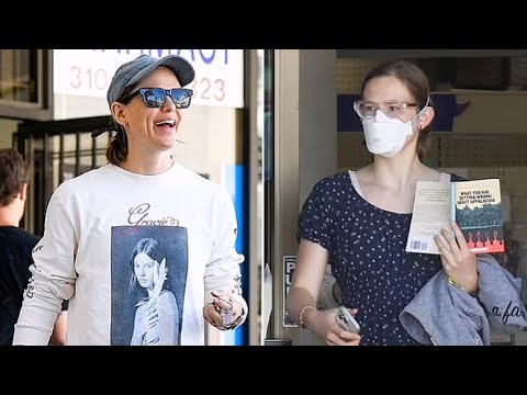 Jennifer Garner enjoys a day out with look-alike daughter Violet Affleck in Brentwood