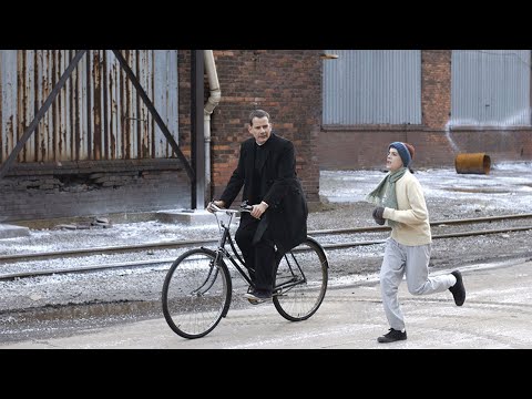 14岁问题少年，为唤醒沉睡的母亲，挑战42公里全程马拉松，高分催泪治愈电影，21分钟看完2005年喜剧运动电影《圣拉尔夫》