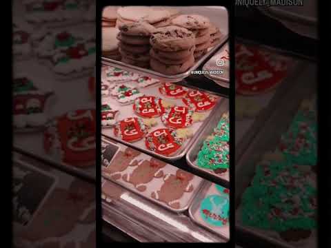 Visiting Mrs Clause Bakery! 🤶 #shorts