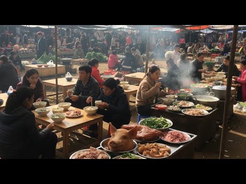 This video shows what Vietnamese people love to eat at traditional markets
