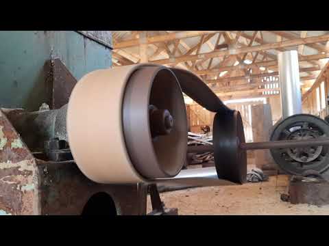 Flat belts. Dangerus but effective in the old sawmill.