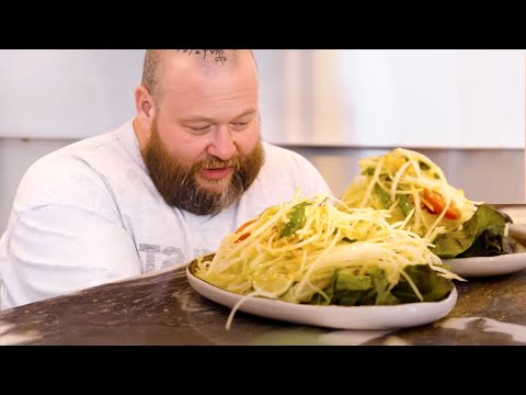 65-YEAR-OLD CHEF MOI TEACHES ACTION HOW TO COOK THAI FOOD | THE IN STUDIO SHOW