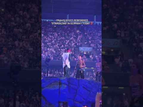 Love seeing the moments with fans on stage 🐐 #travisscott