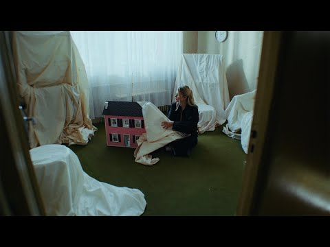 Louane – maman (Clip officiel)