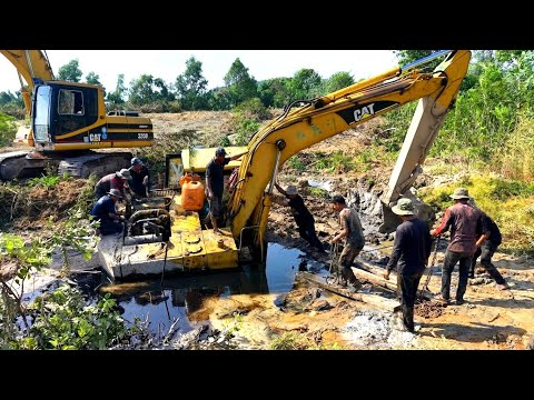 Amazing Skills Operator Excavator 320B Recovery Caterpillar 140b Stuck Sinking Deep Mud Successfully