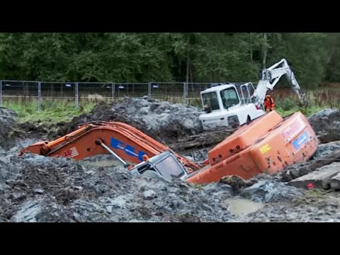 Two Excavators stuck in deep clay - Heavy Recovery - Terribärgarn, Sweden
