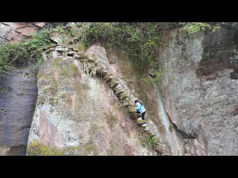 A suspended ladder found on a cliff in Hubei