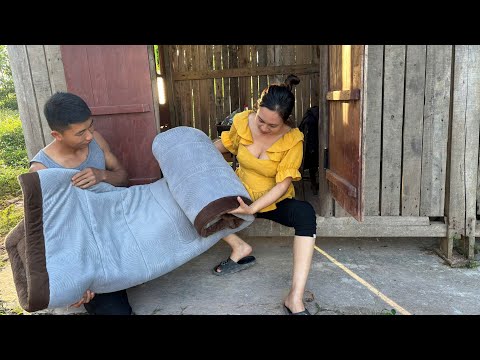 Rural Family Life. Catch Snakes To Sell at the market to buy warm blankets for his wife.